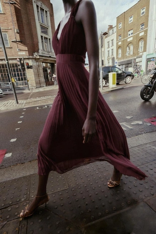 Плиссированное платье миди- Заказать в России