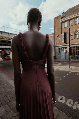 Плиссированное платье миди- Заказать в России