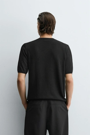 Трикотажная футболка с V-образным вырезом- Заказать в России