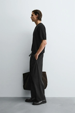 Трикотажная футболка с V-образным вырезом- Заказать в России