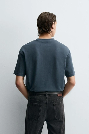 Базовая футболка классического кроя