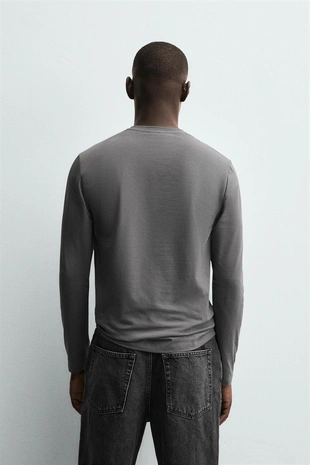 Базовая футболка SLIM FIT- Заказать в России