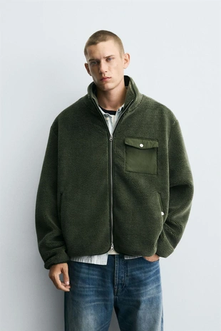 Куртка с эффектом искусственного меха и контрастными деталями- Заказать в России