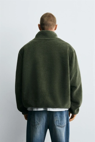 Куртка с эффектом искусственного меха и контрастными деталями- Заказать в России