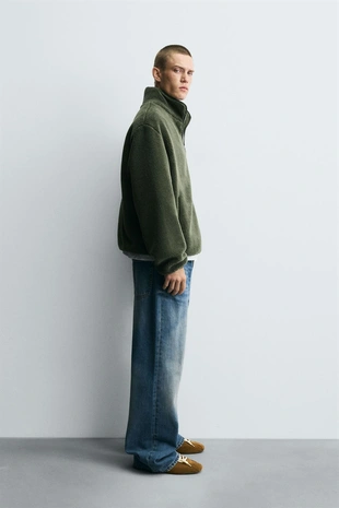 Куртка с эффектом искусственного меха и контрастными деталями- Заказать в России