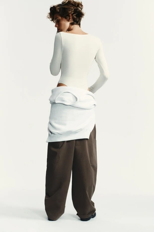 Боди асимметричного кроя с длинным рукавом- Заказать в России