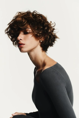 Боди асимметричного кроя с длинным рукавом- Заказать в России