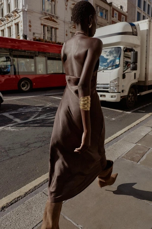 Асимметричное атласное платье миди- Заказать в России