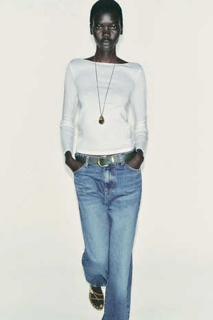 Хлопковая футболка с вырезом лодочкой