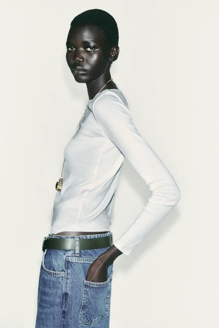 Хлопковая футболка с вырезом лодочкой