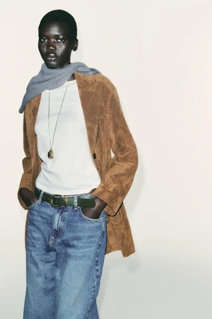 Хлопковая футболка с вырезом лодочкой