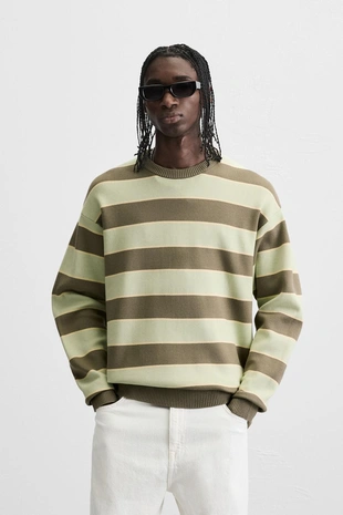 Свитер из мягкой рельефной ткани- Заказать в России