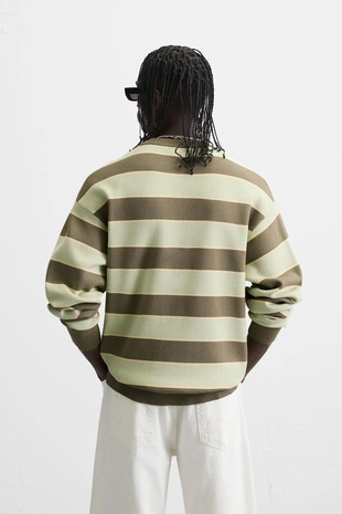 Свитер из мягкой рельефной ткани- Заказать в России