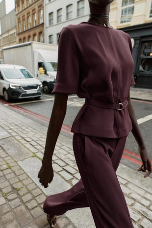 Топ с ремнем и короткими рукавами- Заказать в России