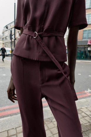 Топ с ремнем и короткими рукавами- Заказать в России