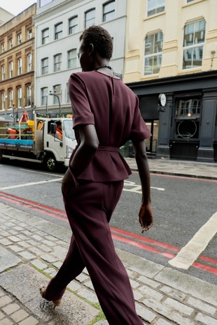 Топ с ремнем и короткими рукавами- Заказать в России