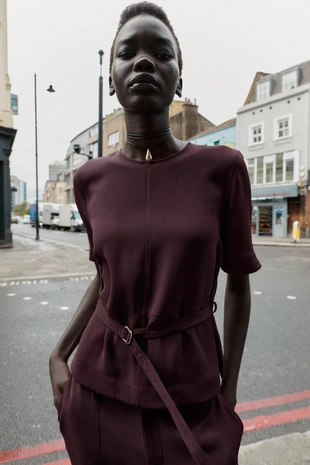 Топ с ремнем и короткими рукавами- Заказать в России