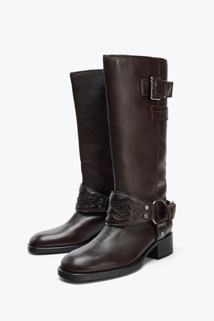 Кожаные сапоги на плоской подошве с вышивкой- Заказать в России