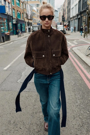 Бомбер из замши с карманами- Заказать в России