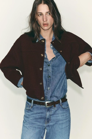 Мягкая куртка с золотистыми пуговицами- Заказать в России