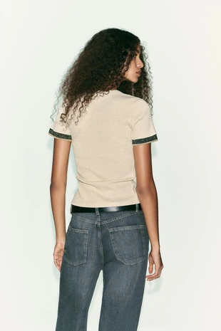 Футболка из ткани с металлизированной нитью и трикотажной отделкой- Заказать в России