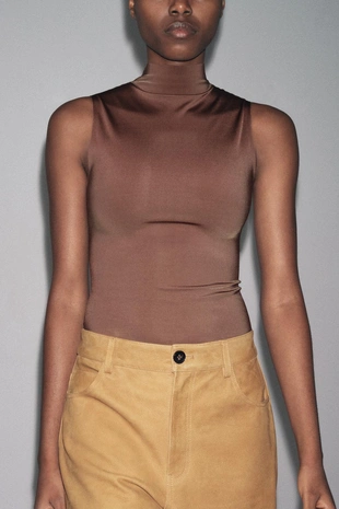 Футболка из полиамида с воротником-стойкой