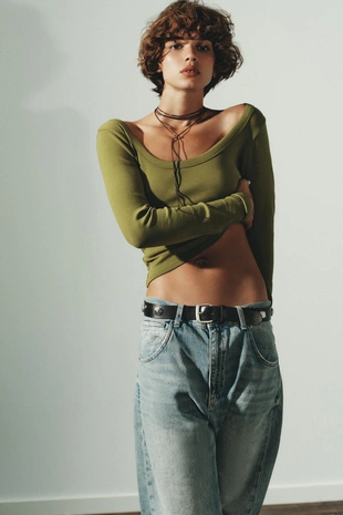 Футболка в рубчик с длинными рукавами