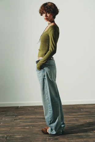 Футболка в рубчик с длинными рукавами