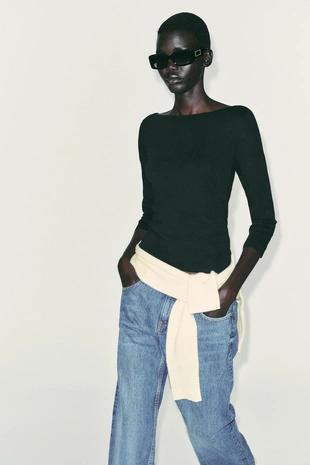 Футболка с вырезом «лодочка»- Заказать в России