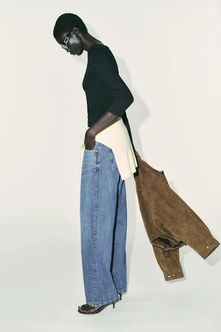 Футболка с вырезом «лодочка»- Заказать в России