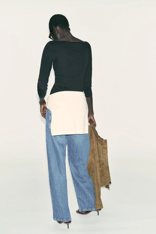 Футболка с вырезом «лодочка»- Заказать в России