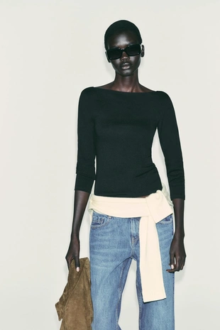 Футболка с вырезом «лодочка»- Заказать в России