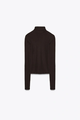 Приталенная футболка с воротником-стойкой- Заказать в России