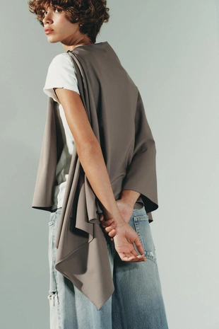 Асимметричная накидка с пуговицей- Заказать в России