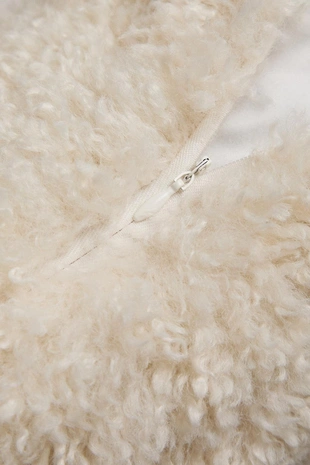 Чехол для декоративной подушки из искусственного меха- Заказать в России