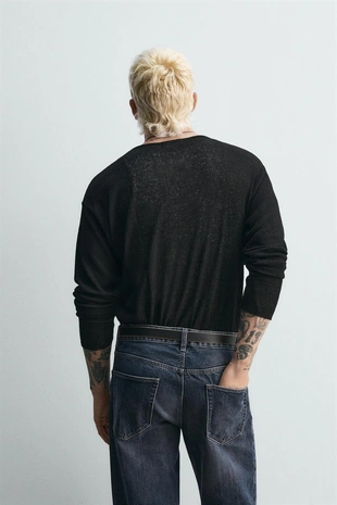 Трикотажная футболка с воротником на пуговицах- Заказать в России