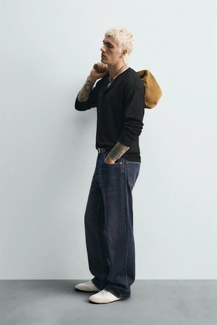 Трикотажная футболка с воротником на пуговицах- Заказать в России