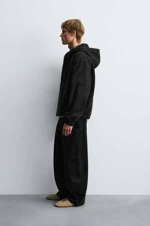 Джинсовая куртка с капюшоном и отделкой из искусственной овчины