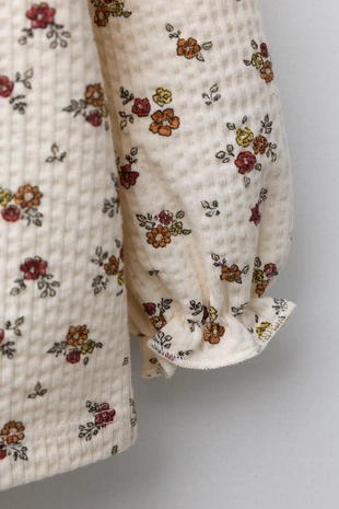 Жатая футболка в цветочек- Заказать в России