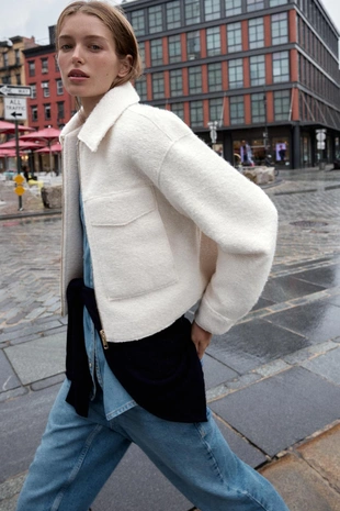 Куртка букле с накладными карманами- Заказать в России