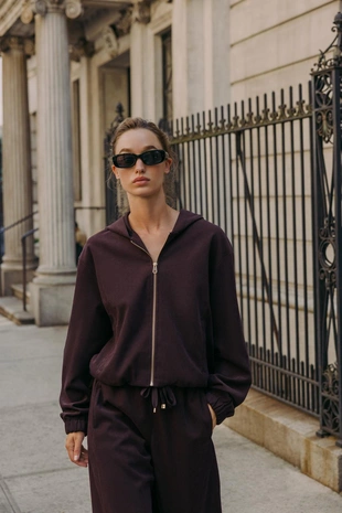 Бомбер с капюшоном