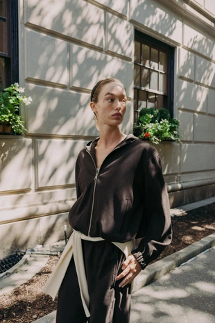 Бомбер с капюшоном- Заказать в России