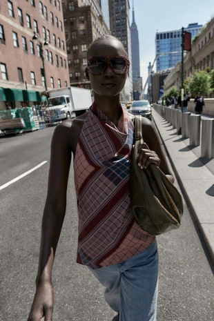 Топ халтер с асимметричным принтом- Заказать в России