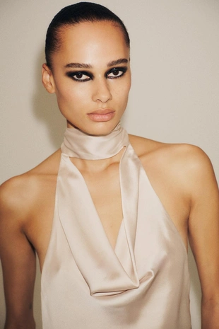 Атласный топ с горловиной халтер и бахромой- Заказать в России