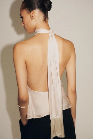 Атласный топ с горловиной халтер и бахромой- Заказать в России