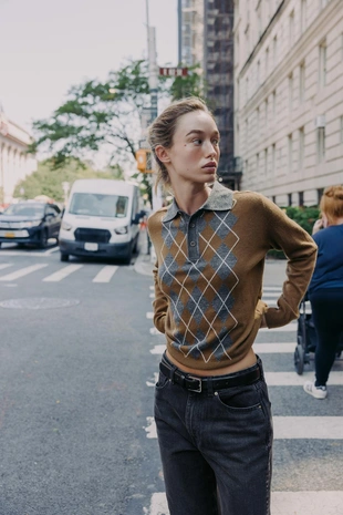 Трикотажный свитер поло с узором «ромбы»- Заказать в России