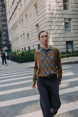 Трикотажный свитер поло с узором «ромбы»- Заказать в России