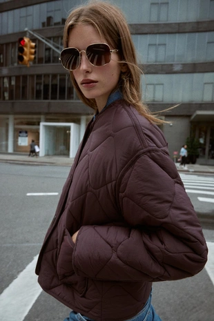 Стеганая куртка с накладными карманами- Заказать в России