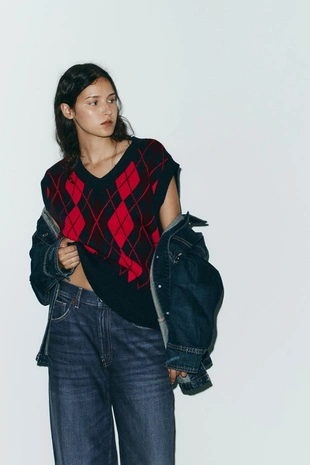 Трикотажный жилет оверсайз с узором «ромбы»- Заказать в России