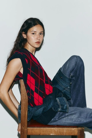 Трикотажный жилет оверсайз с узором «ромбы»- Заказать в России